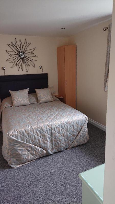 Grove House - Woodbridge - image 38