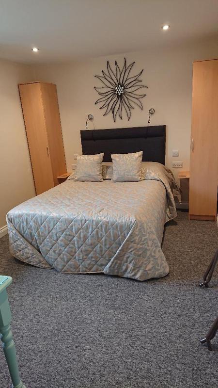 Grove House - Woodbridge - image 40