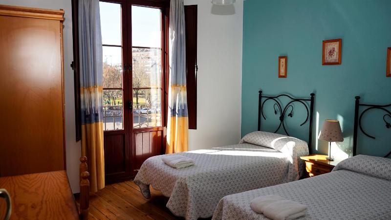 Twin Room image 1