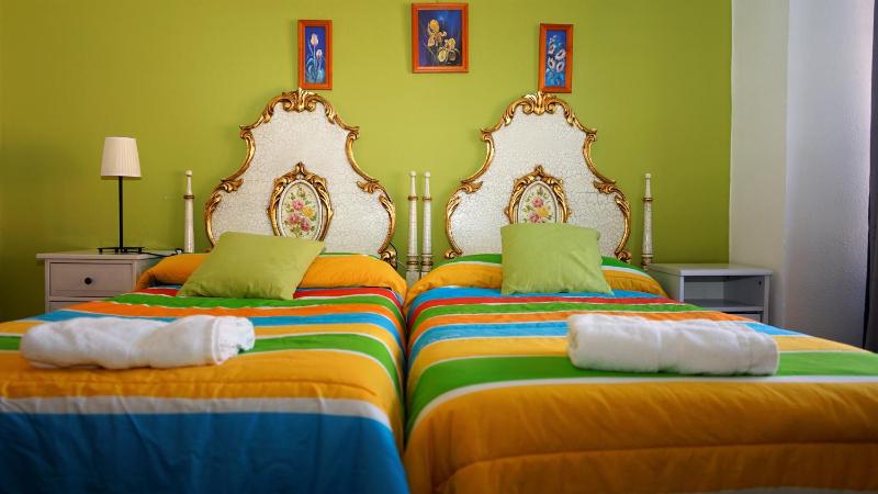 Twin Room image 2