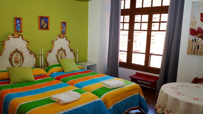 Twin Room image 3