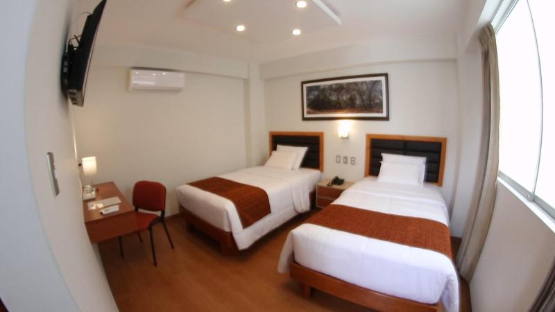 Double or Twin Room image 4