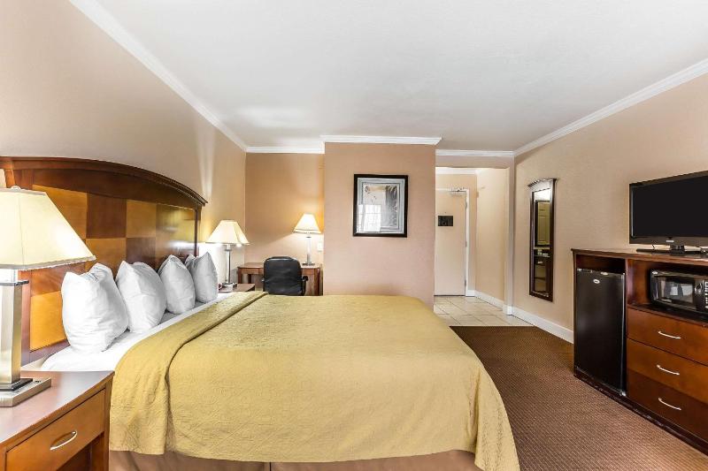 King Room - Non-Smoking image 3
