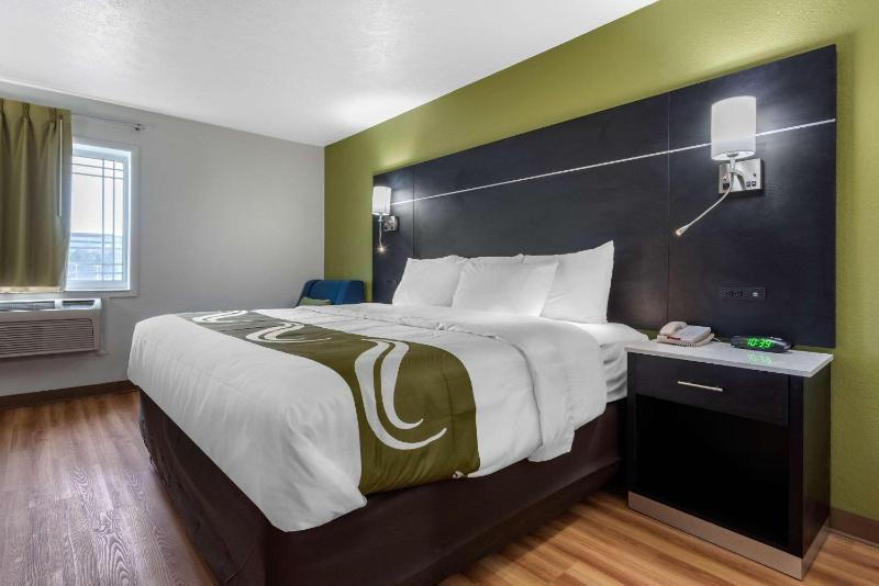 King Room - Non-Smoking image 2