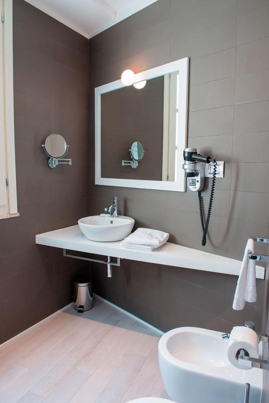 Double Room image 3