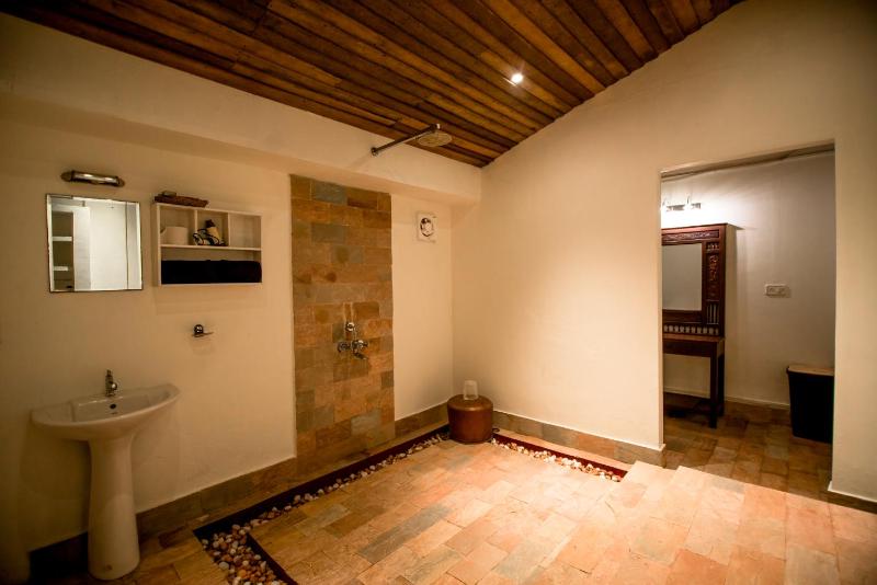Standard Twin Room image 2