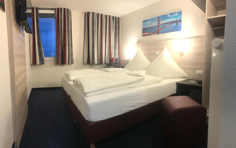 Double Room image 1