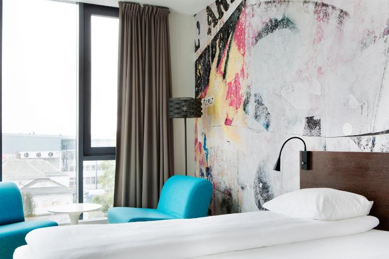 Superior Twin Room image 2