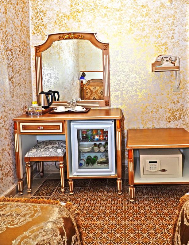 Deluxe Family Room image 4