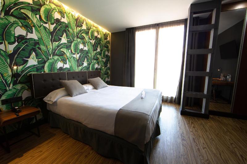 Málaga Premium Hotel - image 4