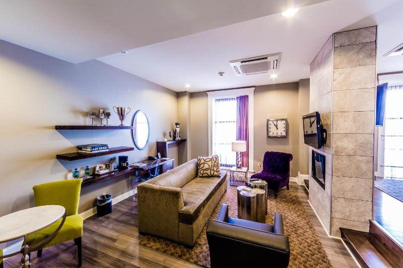 Junior Suite with King Bed image 4