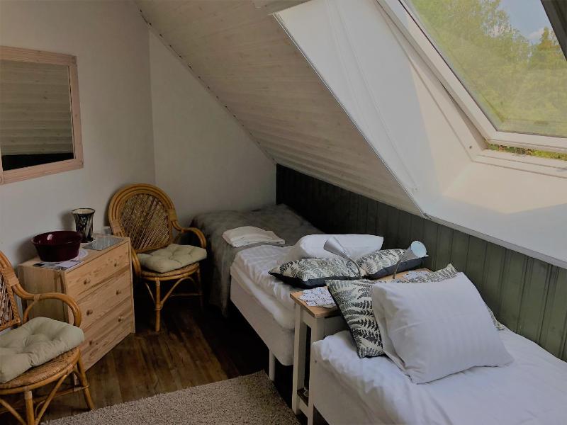 Twin Room with Private Bathroom image 2