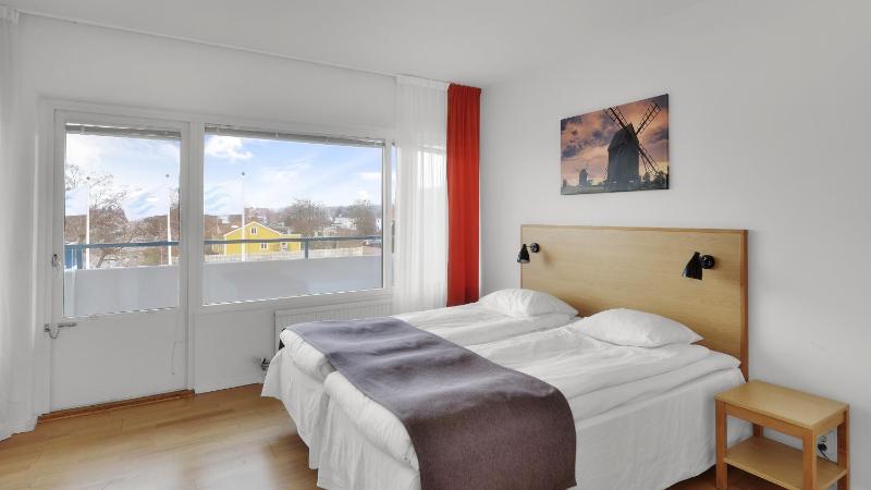 Standard Double Room with Balcony image 3