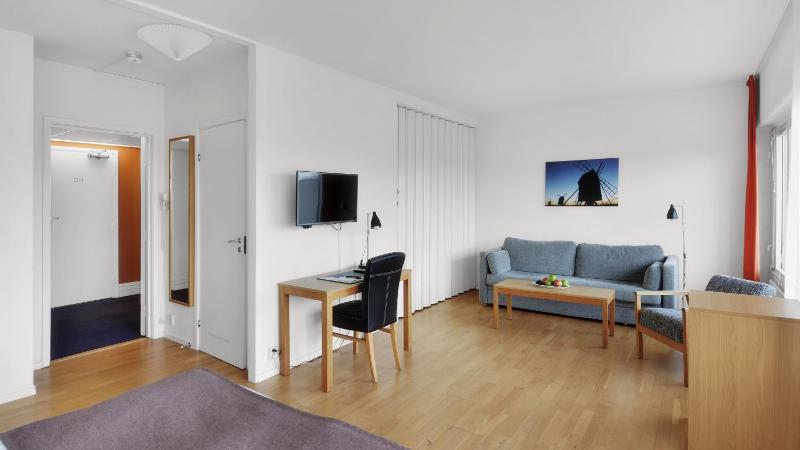 Standard Double Room with Balcony image 2