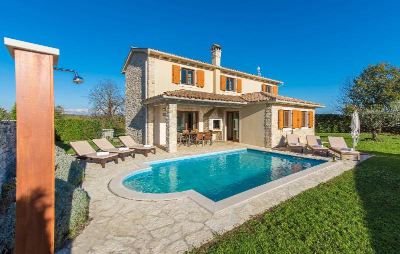 Four-Bedroom Villa with Private Pool and Sauna image 1