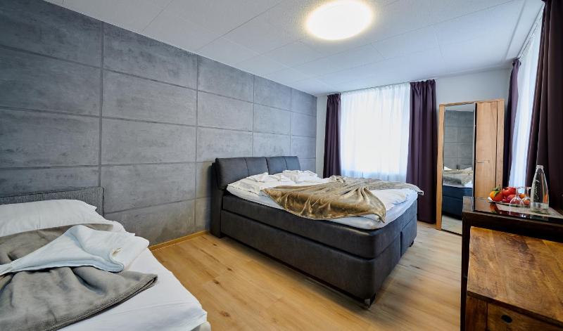 Deluxe Double Room with Extra Bed image 2