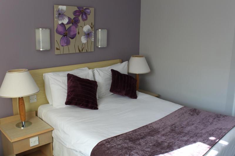 King Room with Sofa Bed image 4