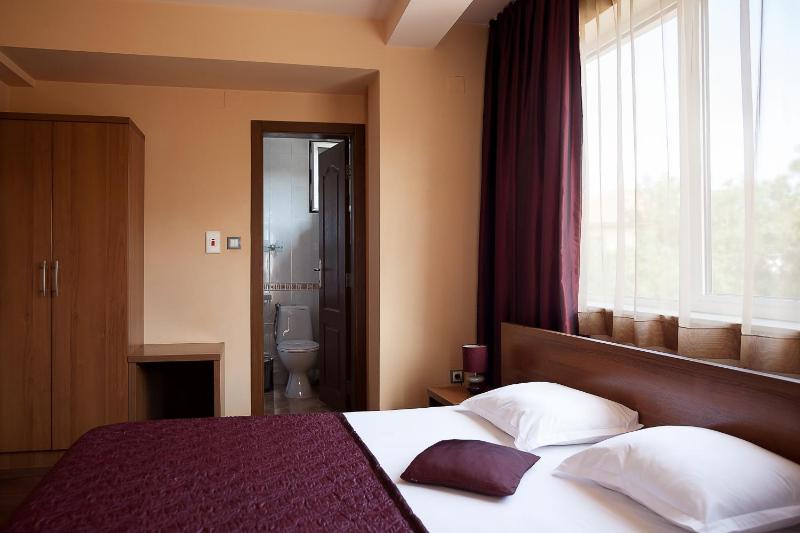 Double Room with Balcony image 2