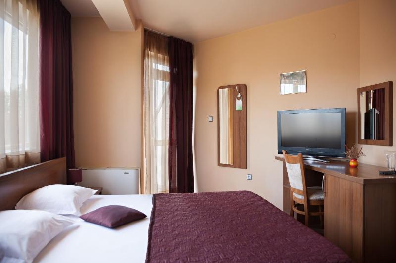 Double Room with Balcony image 3