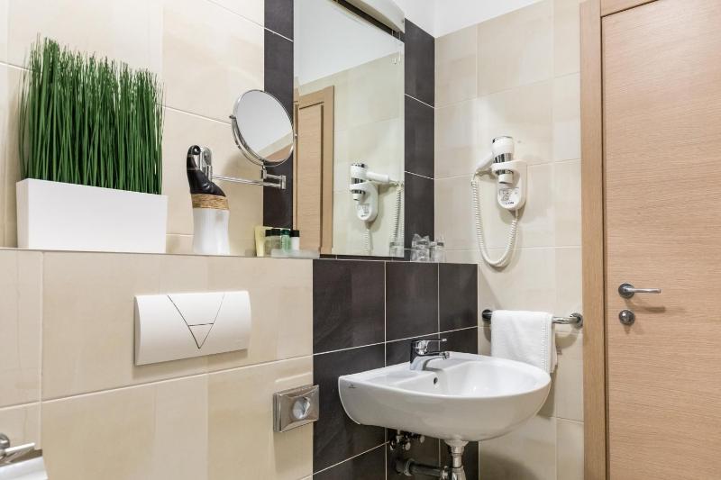 Standard Twin Room image 2