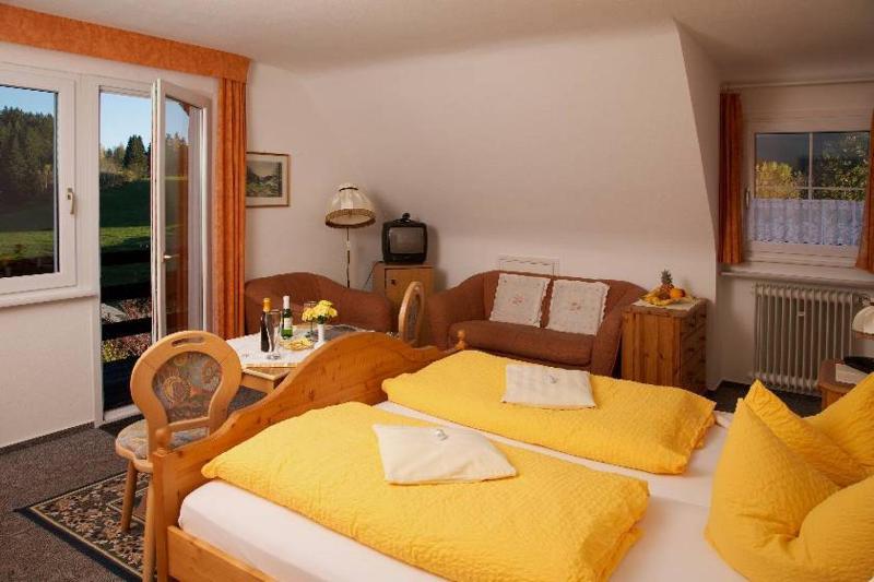 Double Room with Balcony image 2