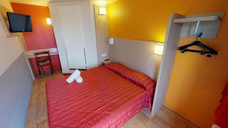 Double Room image 3