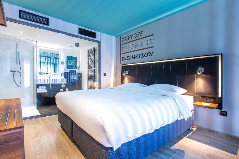 Suite with Balcony image 4