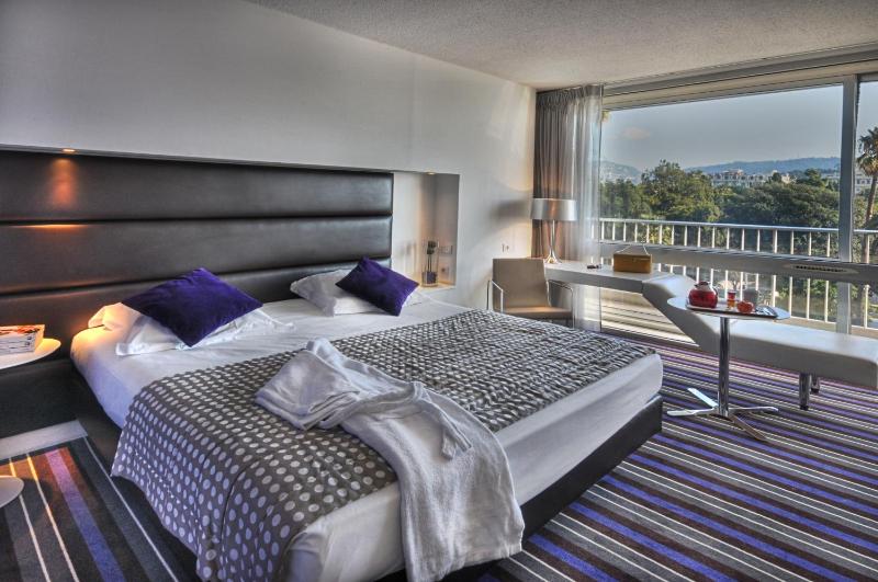 Privilege Room with Garden and Sea View image 3