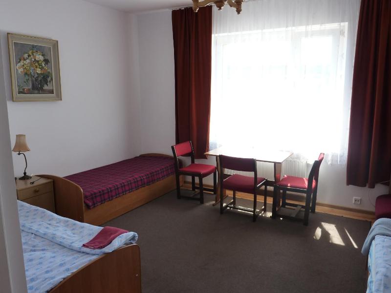 Twin Room image 4