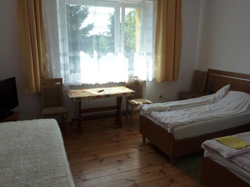 Twin Room image 3