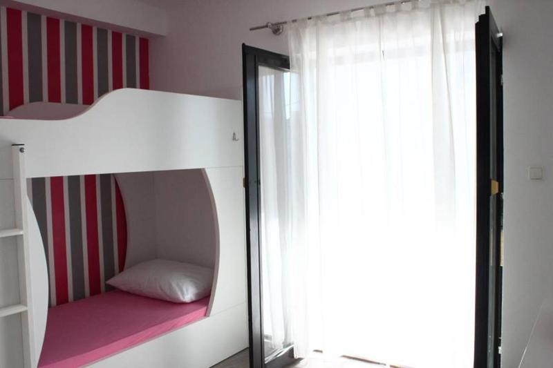 Single Bed in 4-Bed Dormitory Room image 2