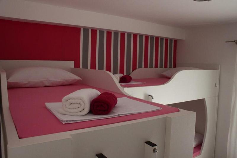 Single Bed in 4-Bed Dormitory Room image 3