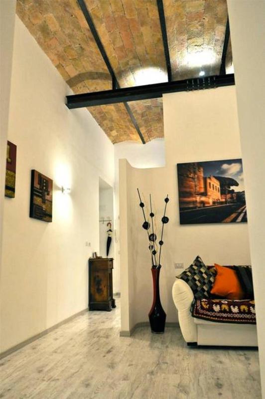Studio - Split Level image 3
