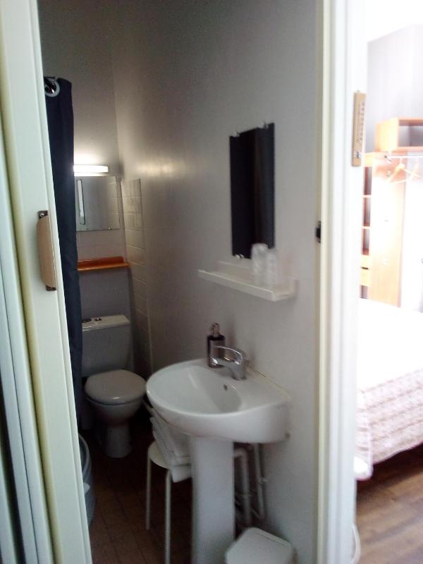 Quadruple Room with Private Bathroom image 2