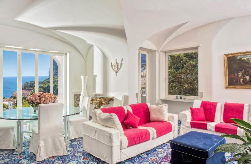Two-Bedroom Apartment with Balcony and Sea View image 3