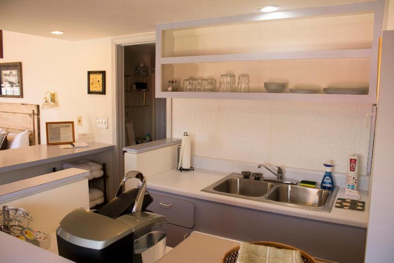 Deluxe King Suite image 4