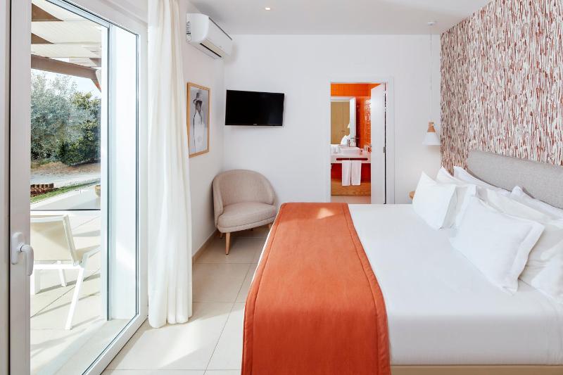 Double Room with Terrace image 4