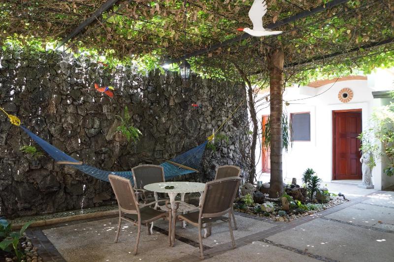 Las Mariposas Hotel & Studios - image 8