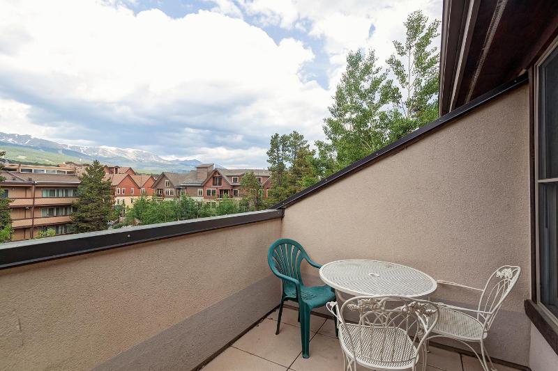 Corral at Breckenridge Raven Condo: Soaking Tub Views - image 10