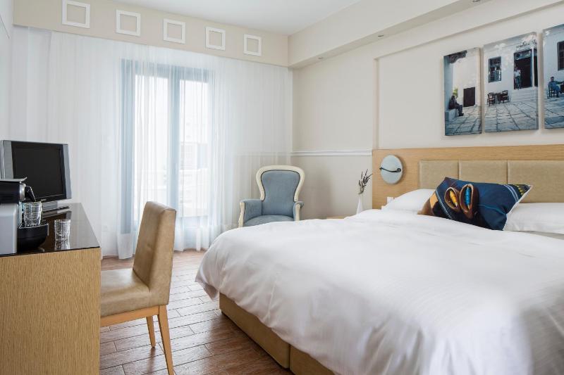 Standard Double Room with Side Sea View image 1