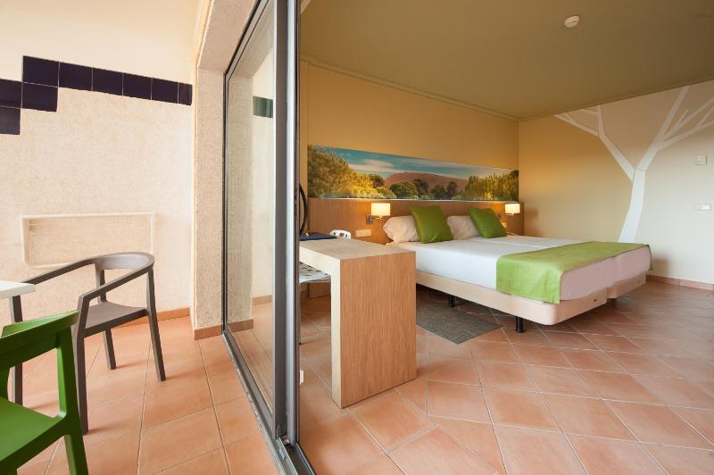 Double or Twin Room image 4