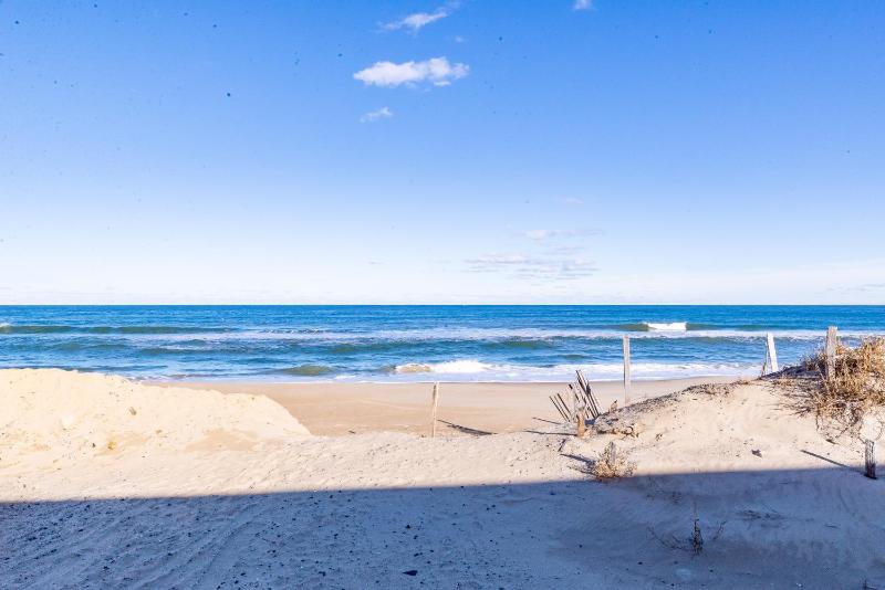 Aqua Hol - S Nags Head MP 18 Oceanfront Ocean View 3 Bedrooms Flex Stays Pets OK - image 8