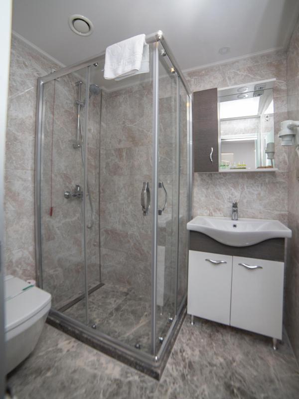 Standard Triple Room image 4