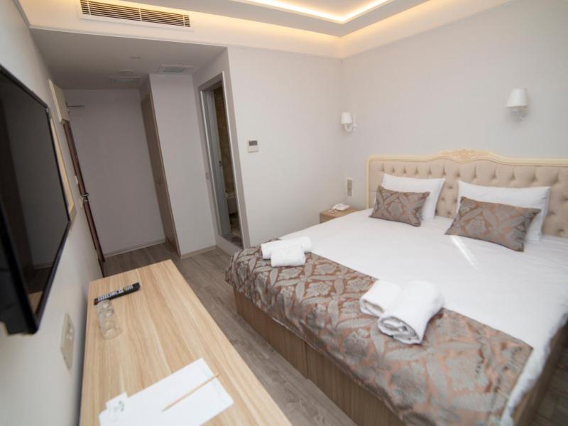 Standard Double Room image 3