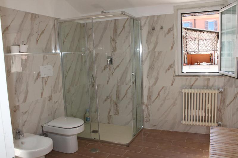 One-Bedroom Apartment image 4