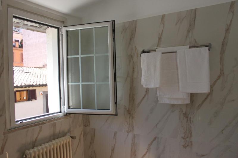 One-Bedroom Apartment image 2