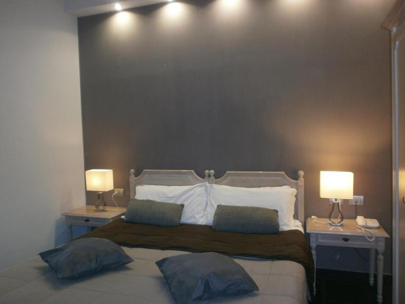  Double Room image 3