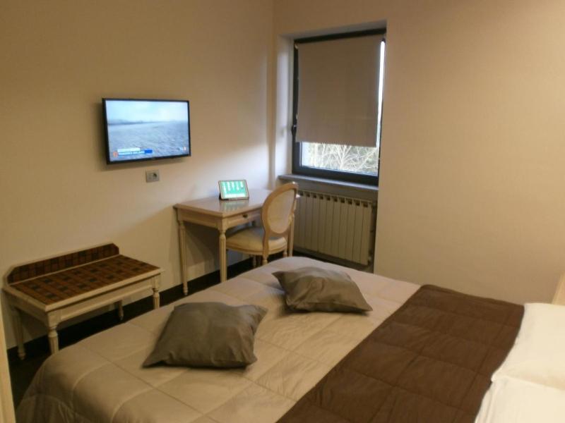  Double Room image 4