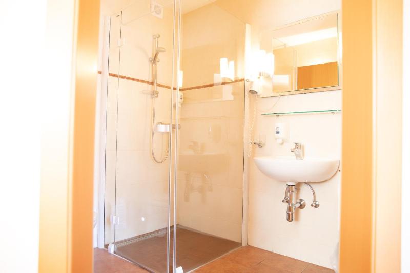 Double Room with Balcony image 2