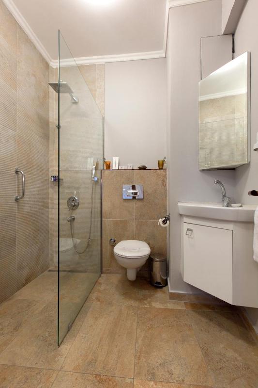 Queen Room with Sea View image 2